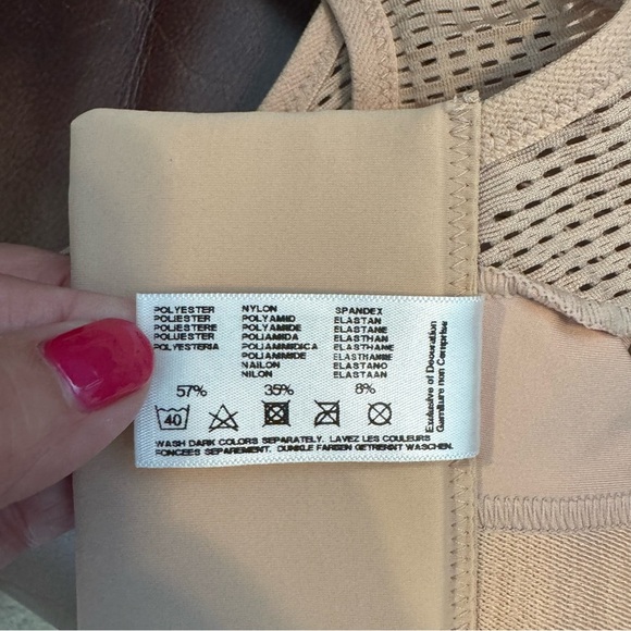 Glamorise MagicLift Seamless Wirefree Nude Sports Bra - Picture 4 of 5